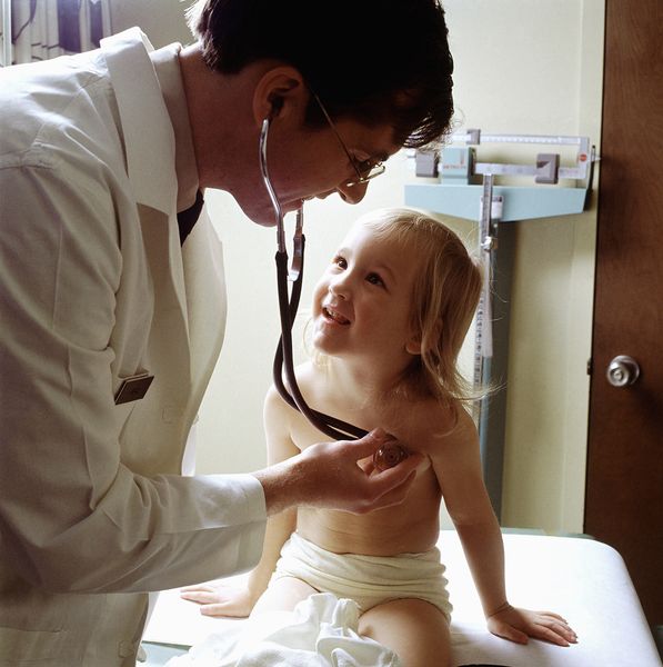 File:Doctor uses a stethoscope to examine a young patient.JPEG
