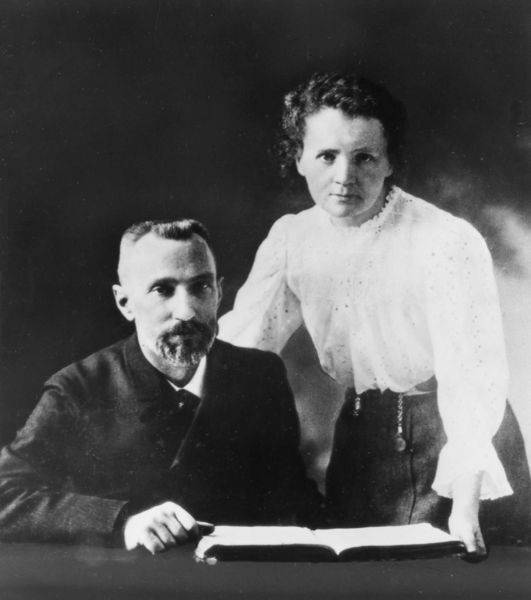 文件:Pierre Curie (1859-1906) and Marie Sklodowska Curie (1867-1934), c. 1903 (4405627519).jpg