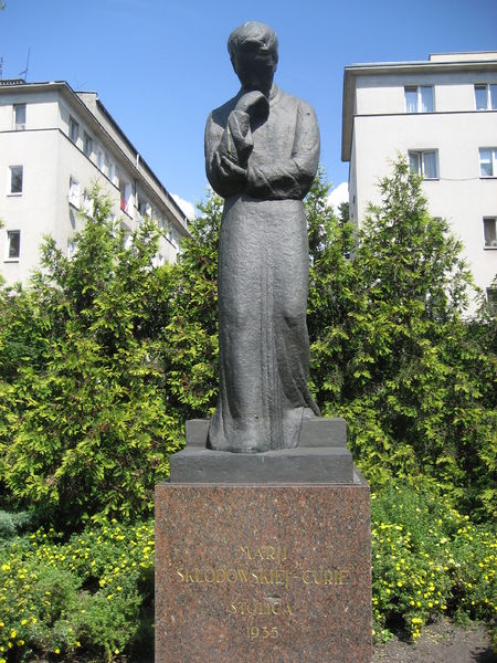 文件:Sklodowska-Curie statue, Warsaw.JPG