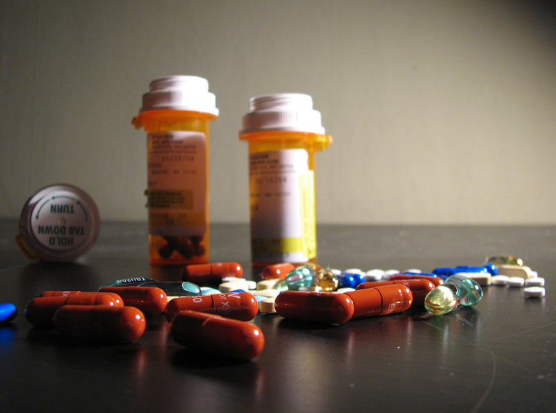 文件:Assorted pharmaceuticals by LadyofProcrastination.jpg