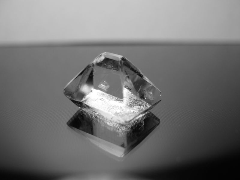 文件:Potassium alum octahedral like crystal.jpg